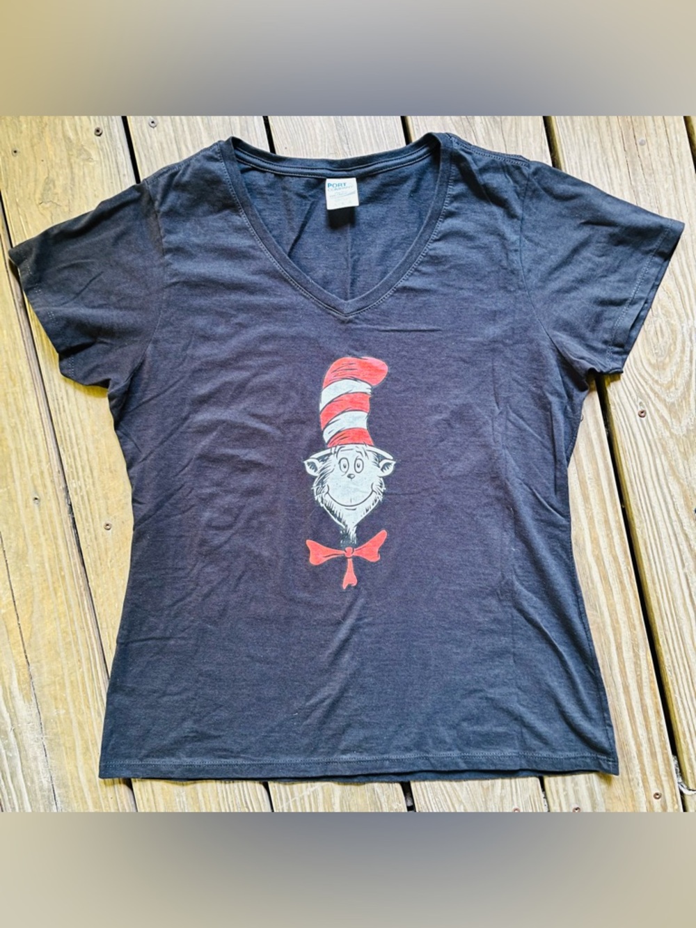 Size L "Cat in the Hat" Fan Favorite v-neck T-shirt. Officially licensed. NWOT